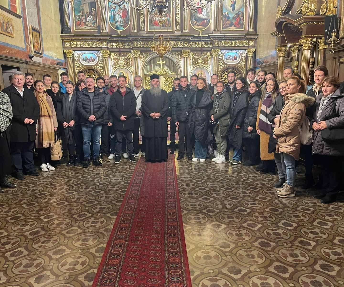 Управa и чланови националног Ансамбла КОЛО код Владике Андреја