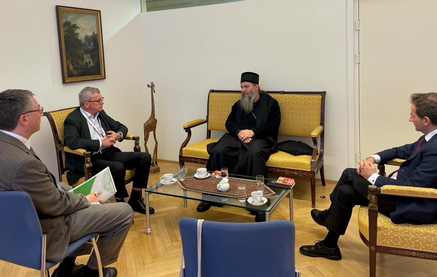 Епископ Андреј посетио Министарство за европска питања у Бечу