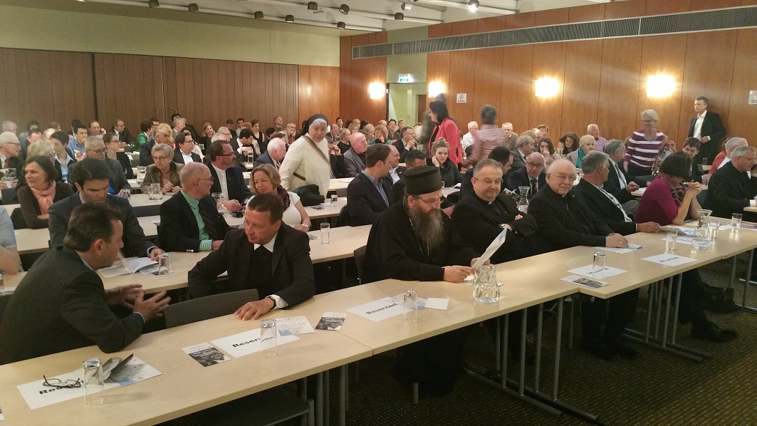 Епископ Андреј на симпосијуму у Бечу