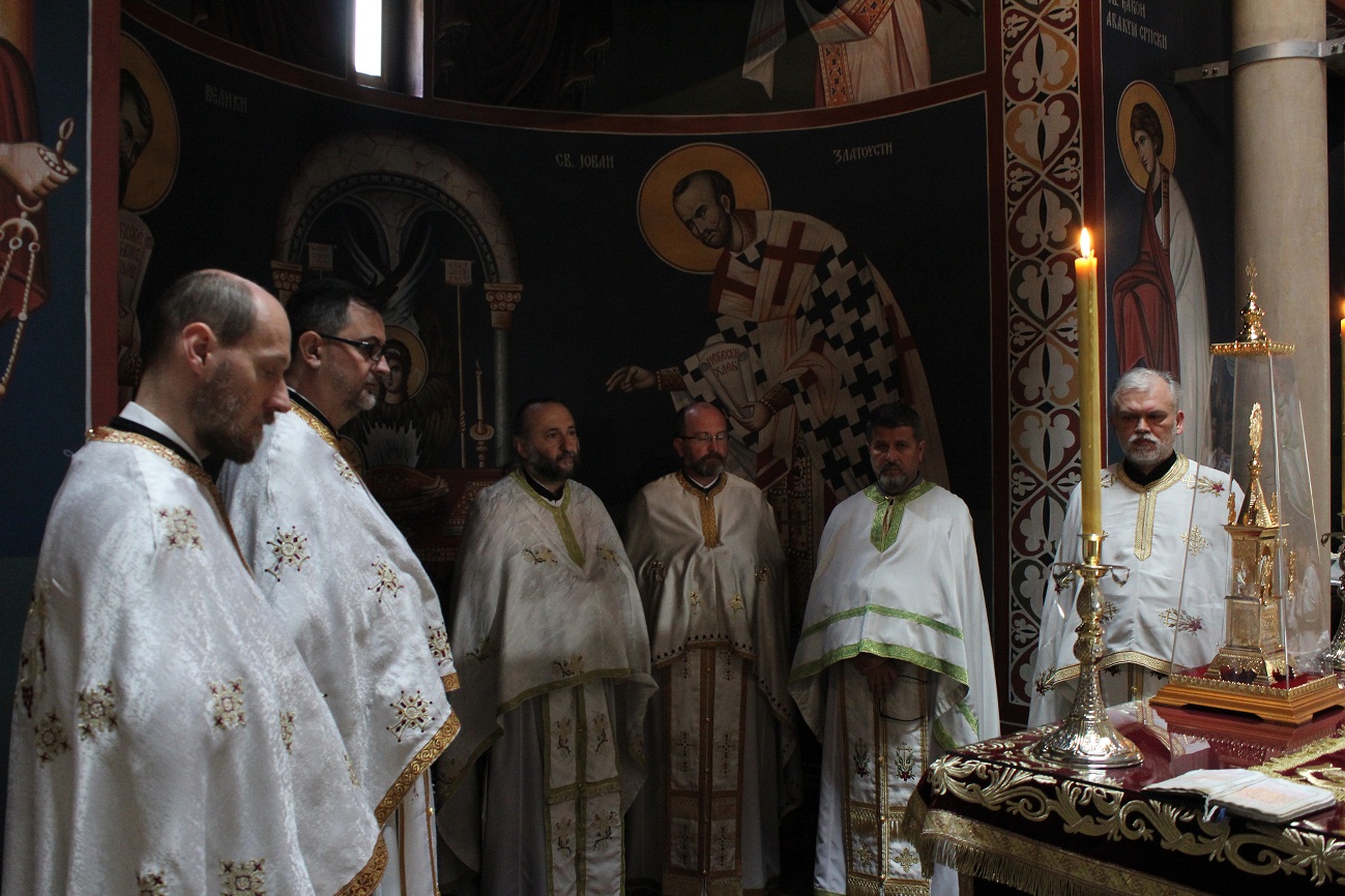 Свети владика Николај прослављен у храму Васкрсења