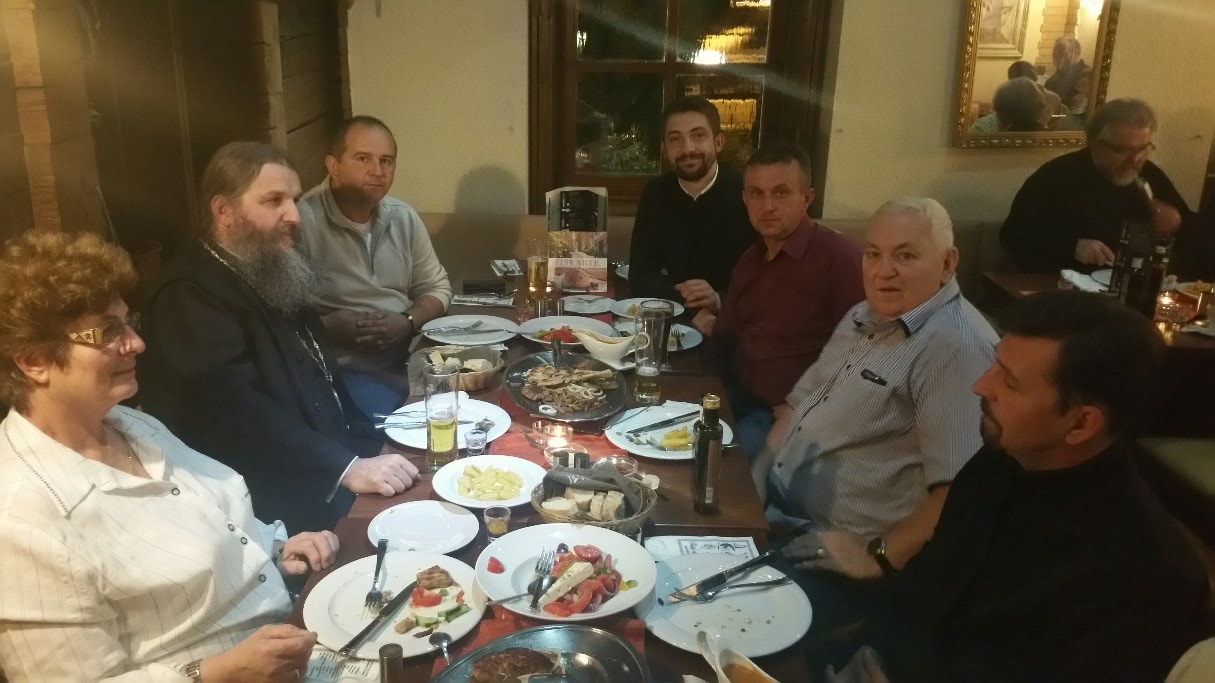 Епископ Андреј на свечаној вечери са Одбором и организаторима освећења храма у Салзбургу