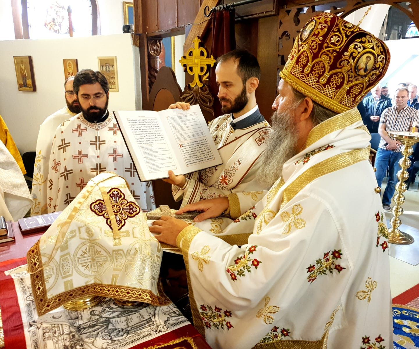 Архијерејска литургија и рукоположење у Санкт Пелтену