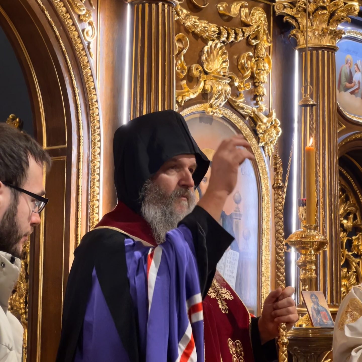 Епископ Андреј служио празнично вечерње уочи Светог Николе у Саборном храму у Бечу