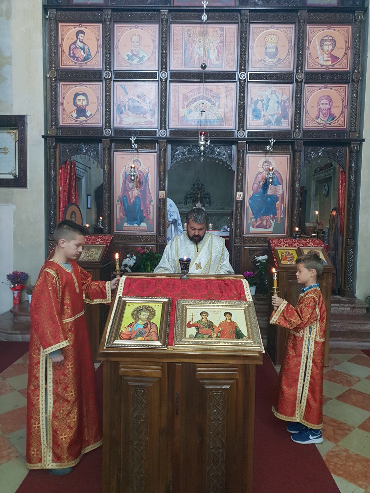 Света Литургија у Вићенци