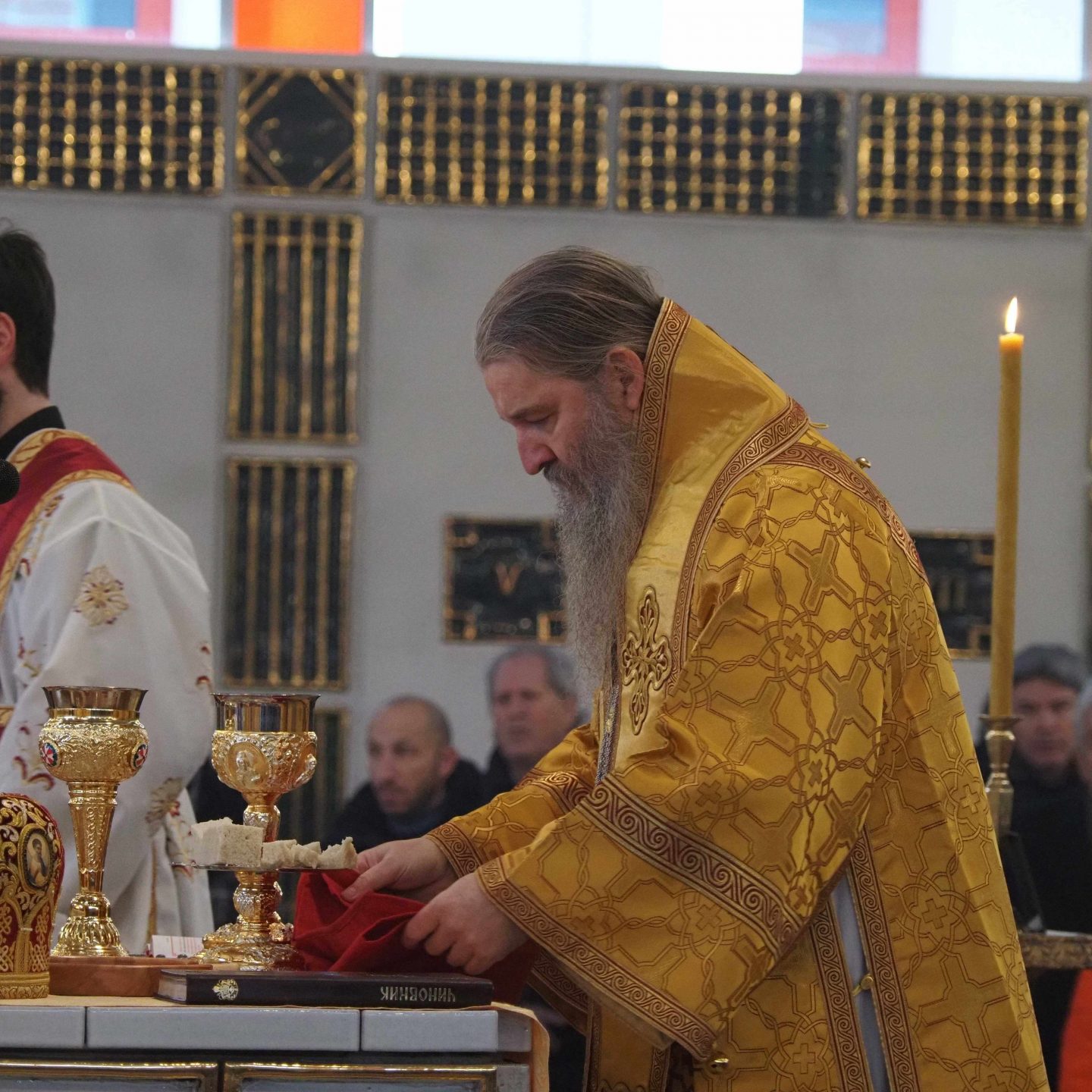 Епископ Андреј служио Свету архијерејску литургију у новом бечком храму