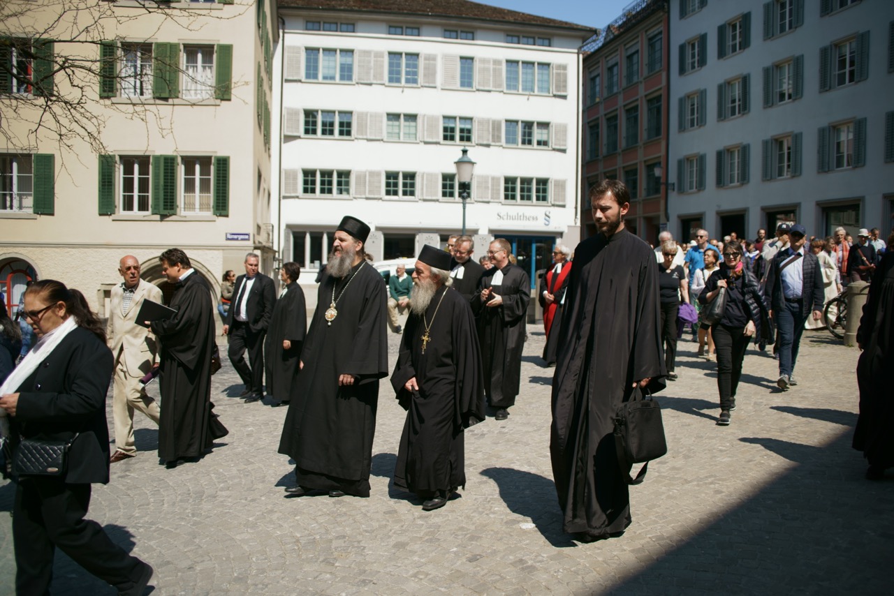 Епископ Андреј на традиционалној процесији (Kreuzweg) у Цириху