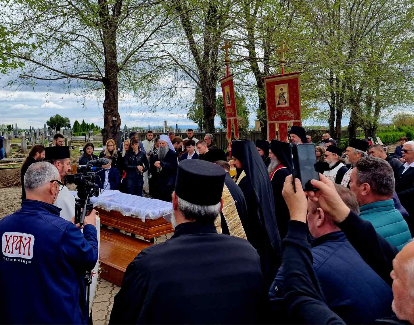 Епископ Андреј на опелу почивше Радојке Перић