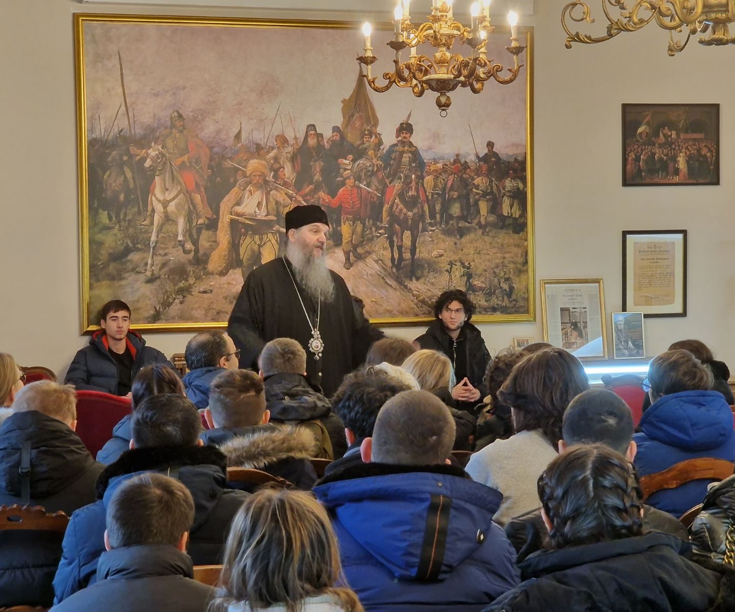 Епископ Андреј угостио полазнике веронауке из Бечких школа