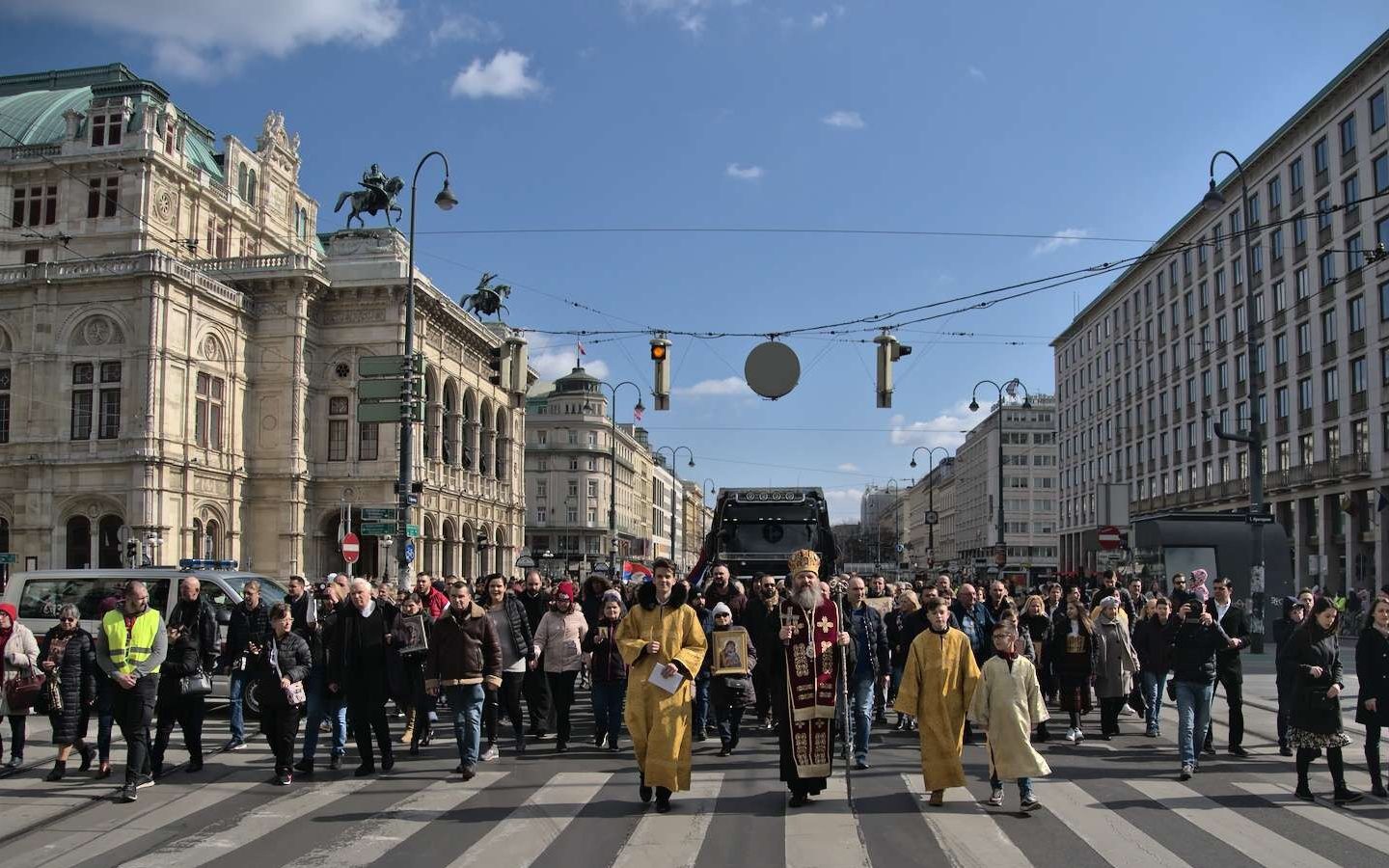 Велика литија у Бечу поводом ситуације у Црној Гори