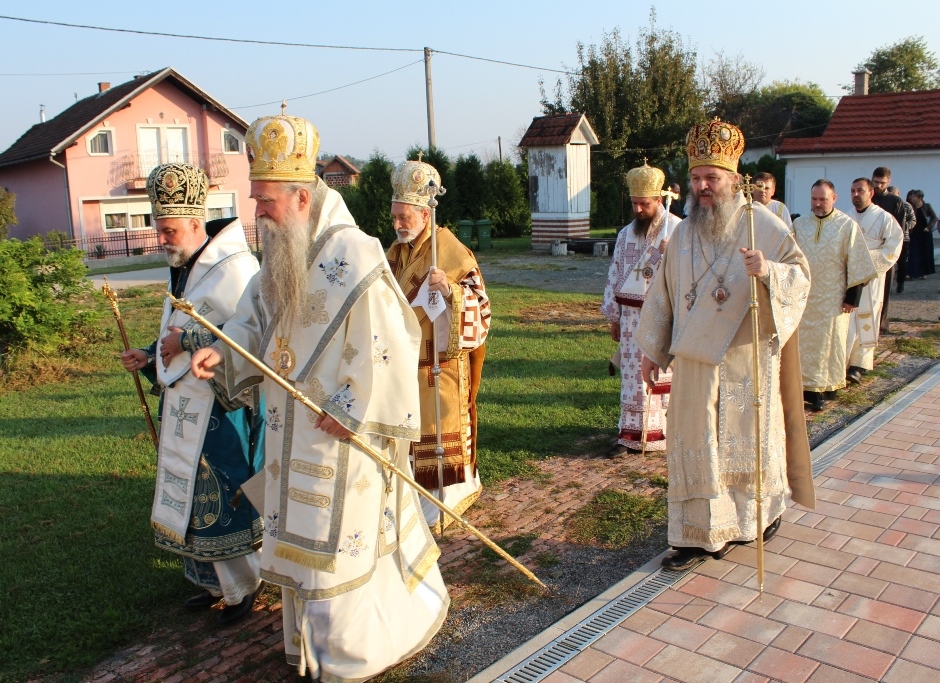 Освећен први храм посвећен мученицима јасеновачким