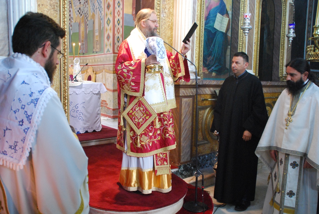 Епископ Андреј служио је парастос чувеном Протопсалту Грчке Цркве
