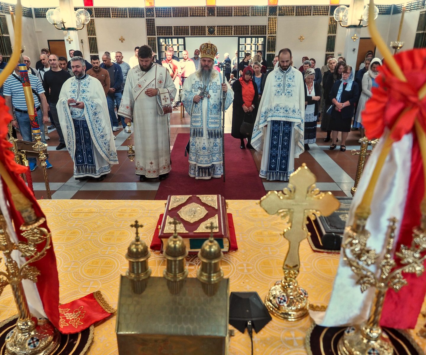 Епископ Андреј на Видовдан служио у храму Акатиста Пресвете Богородице